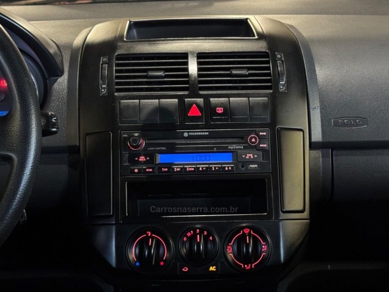 VOLKSWAGEN POLO 1.6 MI 8V 2009/2010 GRIFFCAR MULTIMARCAS DOIS IRMÃOS / Carros no Vale