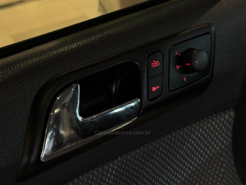 VOLKSWAGEN POLO 1.6 MI 8V 2009/2010 GRIFFCAR MULTIMARCAS DOIS IRMÃOS / Carros no Vale