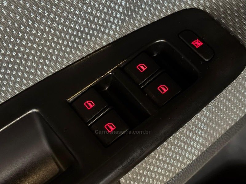 VOLKSWAGEN POLO 1.6 MI 8V 2009/2010 GRIFFCAR MULTIMARCAS DOIS IRMÃOS / Carros no Vale