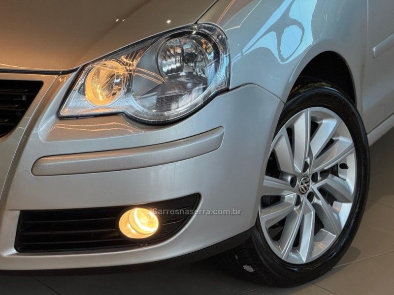 VOLKSWAGEN POLO 1.6 MI 8V 2009/2010 GRIFFCAR MULTIMARCAS DOIS IRMÃOS / Carros no Vale