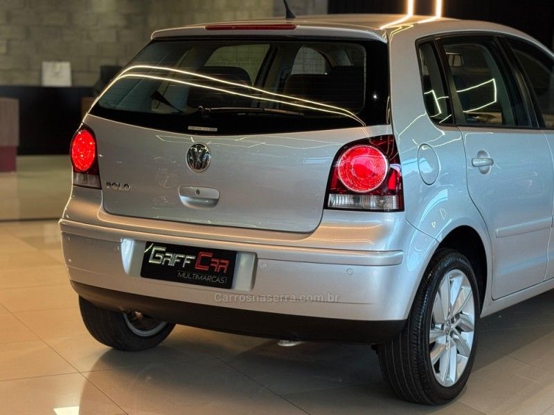 VOLKSWAGEN POLO 1.6 MI 8V 2009/2010 GRIFFCAR MULTIMARCAS DOIS IRMÃOS / Carros no Vale