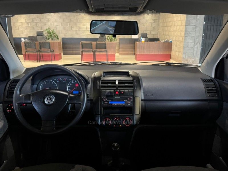 VOLKSWAGEN POLO 1.6 MI 8V 2009/2010 GRIFFCAR MULTIMARCAS DOIS IRMÃOS / Carros no Vale