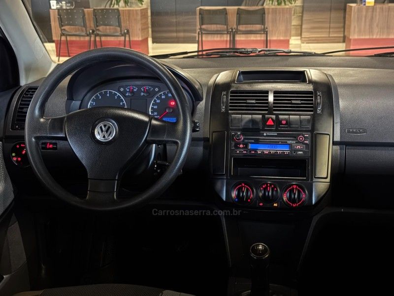 VOLKSWAGEN POLO 1.6 MI 8V 2009/2010 GRIFFCAR MULTIMARCAS DOIS IRMÃOS / Carros no Vale