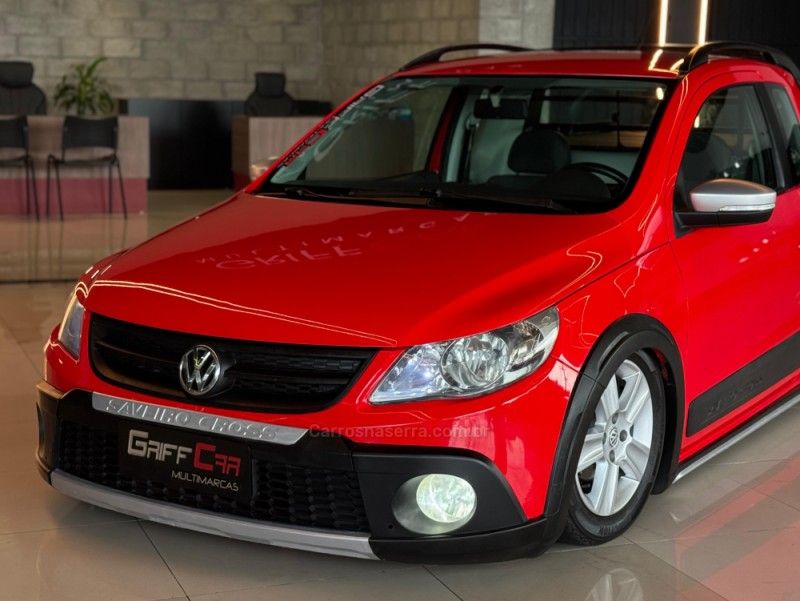 VOLKSWAGEN SAVEIRO 1.6 CROSS CE 8V 2012/2013 GRIFFCAR MULTIMARCAS DOIS IRMÃOS / Carros no Vale