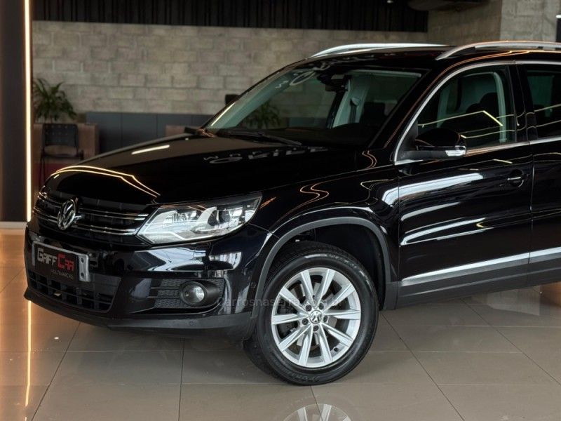 VOLKSWAGEN TIGUAN 2.0 TSI 16V TURBO TIPTRONIC 2012/2012 GRIFFCAR MULTIMARCAS DOIS IRMÃOS / Carros no Vale