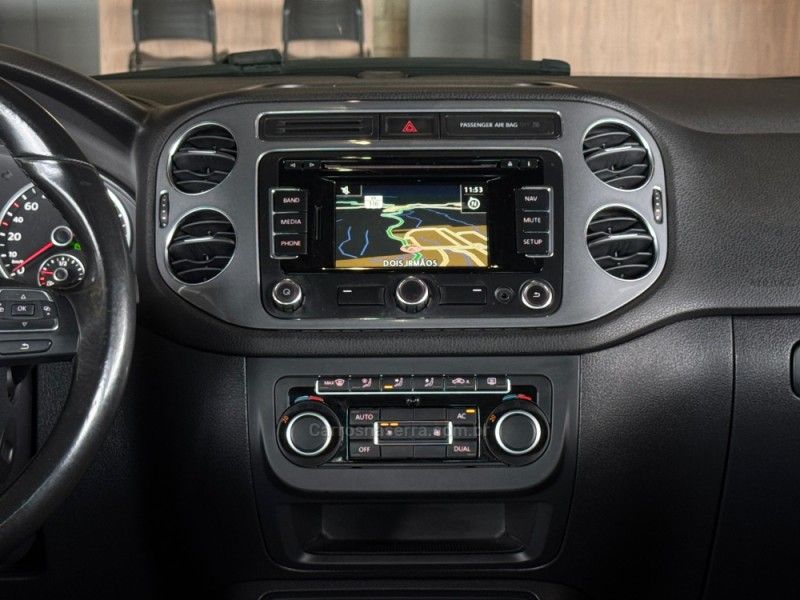 VOLKSWAGEN TIGUAN 2.0 TSI 16V TURBO TIPTRONIC 2012/2012 GRIFFCAR MULTIMARCAS DOIS IRMÃOS / Carros no Vale