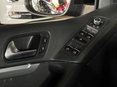 VOLKSWAGEN TIGUAN 2.0 TSI 16V TURBO TIPTRONIC 2012/2012 GRIFFCAR MULTIMARCAS DOIS IRMÃOS / Carros no Vale