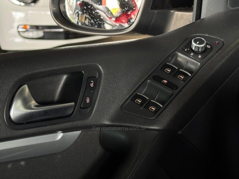 VOLKSWAGEN TIGUAN 2.0 TSI 16V TURBO TIPTRONIC 2012/2012 GRIFFCAR MULTIMARCAS DOIS IRMÃOS / Carros no Vale