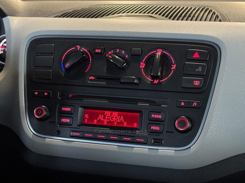 VOLKSWAGEN UP 1.0 TSI MOVE UP 12V 2015/2016 GRIFFCAR MULTIMARCAS DOIS IRMÃOS / Carros no Vale