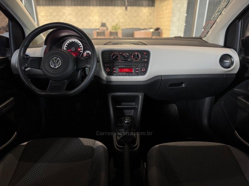 VOLKSWAGEN UP 1.0 TSI MOVE UP 12V 2015/2016 GRIFFCAR MULTIMARCAS DOIS IRMÃOS / Carros no Vale