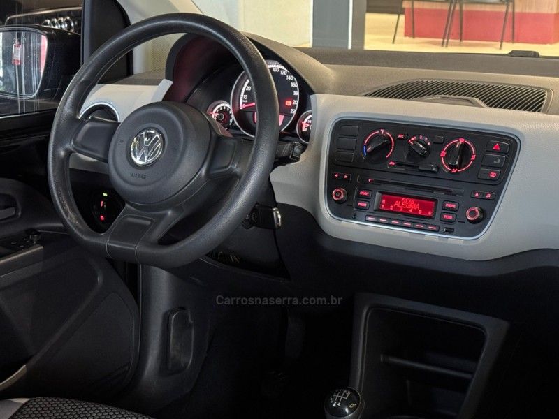 VOLKSWAGEN UP 1.0 TSI MOVE UP 12V 2015/2016 GRIFFCAR MULTIMARCAS DOIS IRMÃOS / Carros no Vale