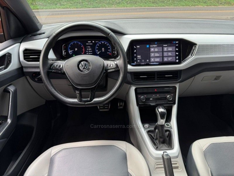 VOLKSWAGEN T-CROSS 1.4 HIGHLINE TSI 16V 2021/2021 KASPER VEÍCULOS DOIS IRMÃOS / Carros no Vale