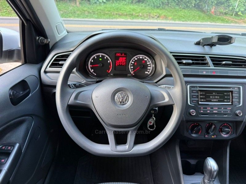 VOLKSWAGEN VOYAGE 1.6 MSI TOTALFLEX 2021/2022 KASPER VEÍCULOS DOIS IRMÃOS / Carros no Vale