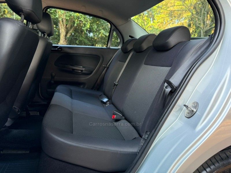 VOLKSWAGEN VOYAGE 1.6 MSI TOTALFLEX 2021/2022 KASPER VEÍCULOS DOIS IRMÃOS / Carros no Vale