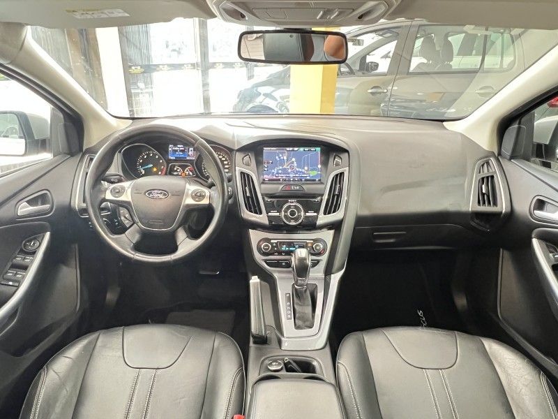 FORD FOCUS 2.0 TITANIUM FASTBACK 16V 2015/2015 PRIME MULTIMARCAS CAXIAS DO SUL / Carros no Vale