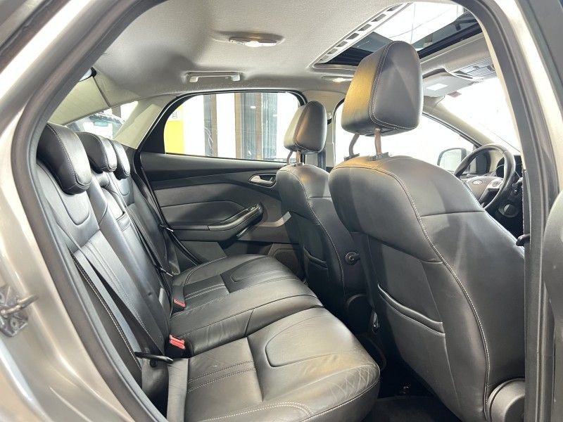 FORD FOCUS 2.0 TITANIUM FASTBACK 16V 2015/2015 PRIME MULTIMARCAS CAXIAS DO SUL / Carros no Vale