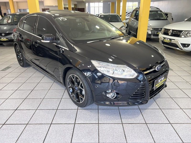 FORD FOCUS 2.0 TITANIUM PLUS HATCH 16V AUTO 2015/2015 PRIME MULTIMARCAS CAXIAS DO SUL / Carros no Vale