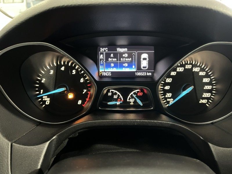 FORD FOCUS 2.0 TITANIUM PLUS HATCH 16V AUTO 2015/2015 PRIME MULTIMARCAS CAXIAS DO SUL / Carros no Vale