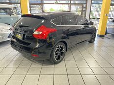 FORD FOCUS 2.0 TITANIUM PLUS HATCH 16V AUTO 2015/2015 PRIME MULTIMARCAS CAXIAS DO SUL / Carros no Vale