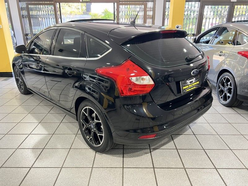 FORD FOCUS 2.0 TITANIUM PLUS HATCH 16V AUTO 2015/2015 PRIME MULTIMARCAS CAXIAS DO SUL / Carros no Vale
