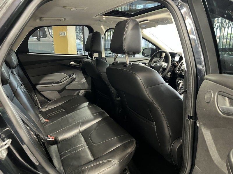 FORD FOCUS 2.0 TITANIUM PLUS HATCH 16V AUTO 2015/2015 PRIME MULTIMARCAS CAXIAS DO SUL / Carros no Vale