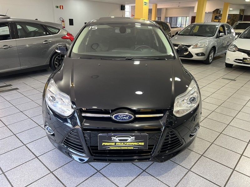 FORD FOCUS 2.0 TITANIUM PLUS HATCH 16V AUTO 2015/2015 PRIME MULTIMARCAS CAXIAS DO SUL / Carros no Vale