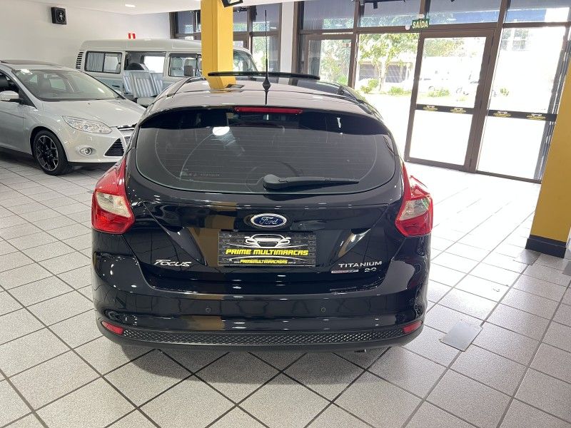 FORD FOCUS 2.0 TITANIUM PLUS HATCH 16V AUTO 2015/2015 PRIME MULTIMARCAS CAXIAS DO SUL / Carros no Vale