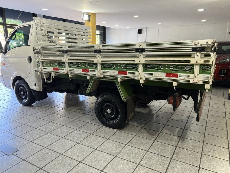 HYUNDAI HR 2.5 TCI HD LONGO SEM CAÇAMBA 4X2 8V 94CV TURBO INTERCOOLER 2010/2010 PRIME MULTIMARCAS CAXIAS DO SUL / Carros no Vale