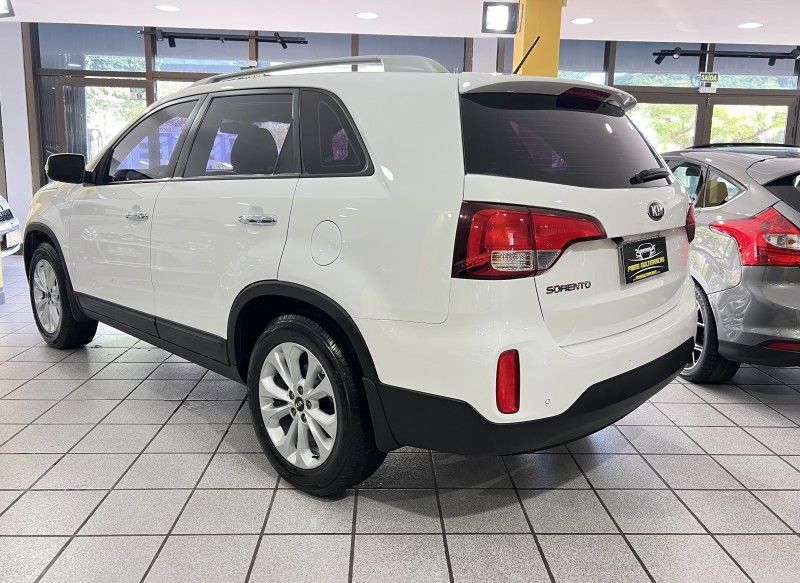 KIA SORENTO 2.4 EX 4X2 16V 2014/2015 PRIME MULTIMARCAS CAXIAS DO SUL / Carros no Vale