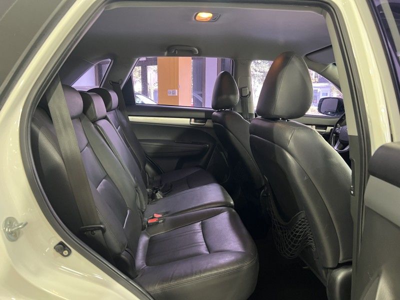 KIA SORENTO 2.4 EX 4X2 16V 2014/2015 PRIME MULTIMARCAS CAXIAS DO SUL / Carros no Vale