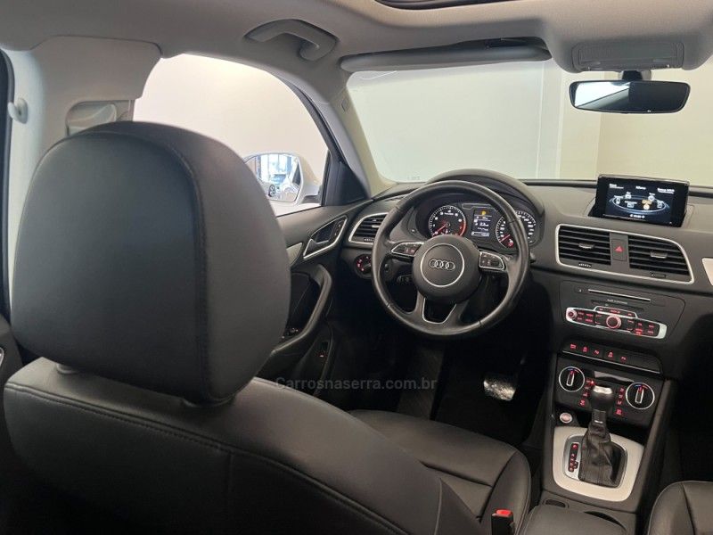AUDI Q3 1.4 TFSI AMBIENTE S TRONIC 2018/2018 ÓTIMA CAR FLORES DA CUNHA / Carros no Vale