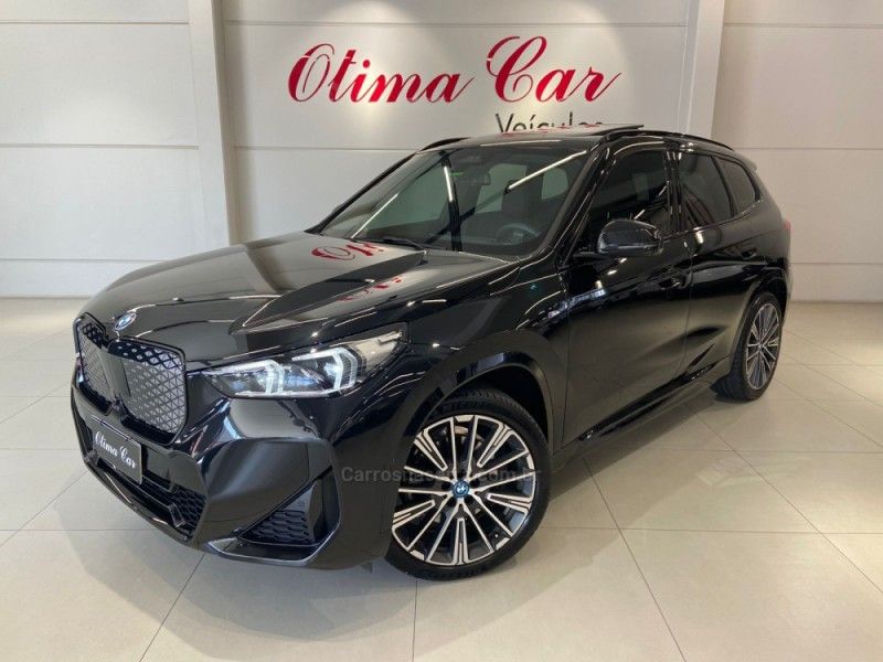 BMW IX1 XDRIVE30 M SPORT ELÉTRICO 2024/2025 ÓTIMA CAR FLORES DA CUNHA / Carros no Vale