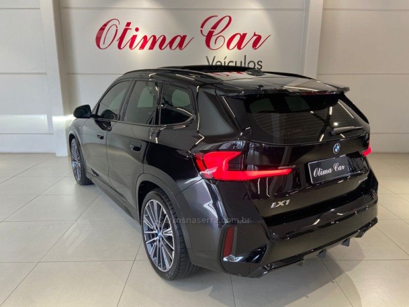 BMW IX1 XDRIVE30 M SPORT ELÉTRICO 2024/2025 ÓTIMA CAR FLORES DA CUNHA / Carros no Vale