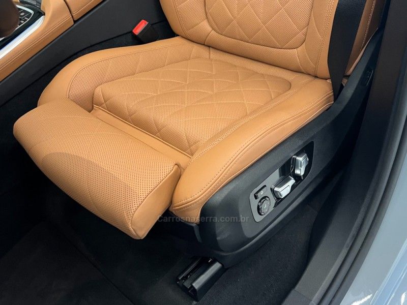 BMW X5 3.0 XDRIVE50E TURBO M SPORT HÍBRIDO 2025/2025 ÓTIMA CAR FLORES DA CUNHA / Carros no Vale