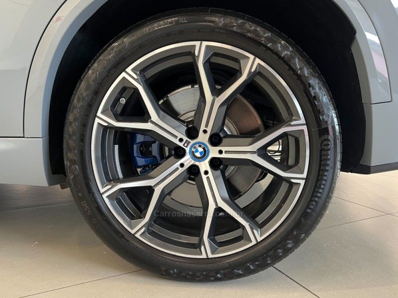 BMW X5 3.0 XDRIVE50E TURBO M SPORT HÍBRIDO 2025/2025 ÓTIMA CAR FLORES DA CUNHA / Carros no Vale