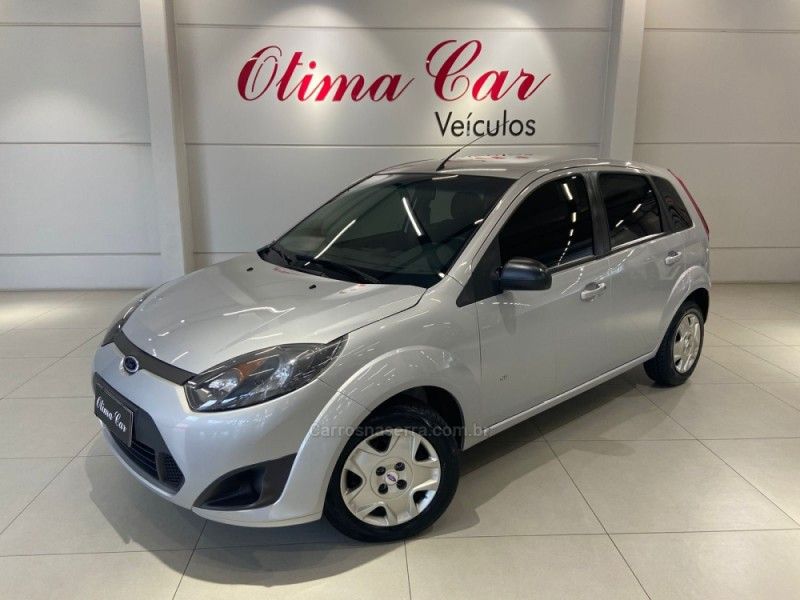 FORD FIESTA 1.0 ROCAM SE 8V 2013/2014 ÓTIMA CAR FLORES DA CUNHA / Carros no Vale