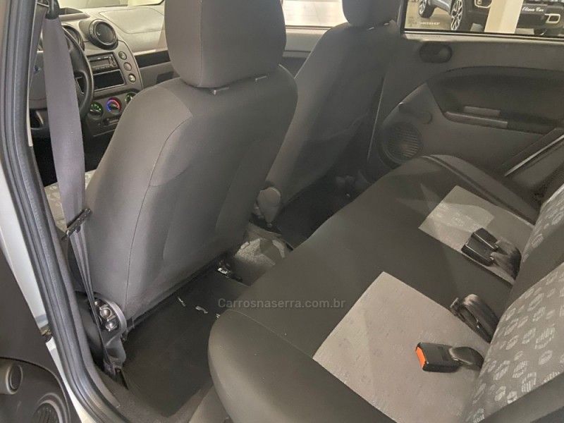 FORD FIESTA 1.0 ROCAM SE 8V 2013/2014 ÓTIMA CAR FLORES DA CUNHA / Carros no Vale