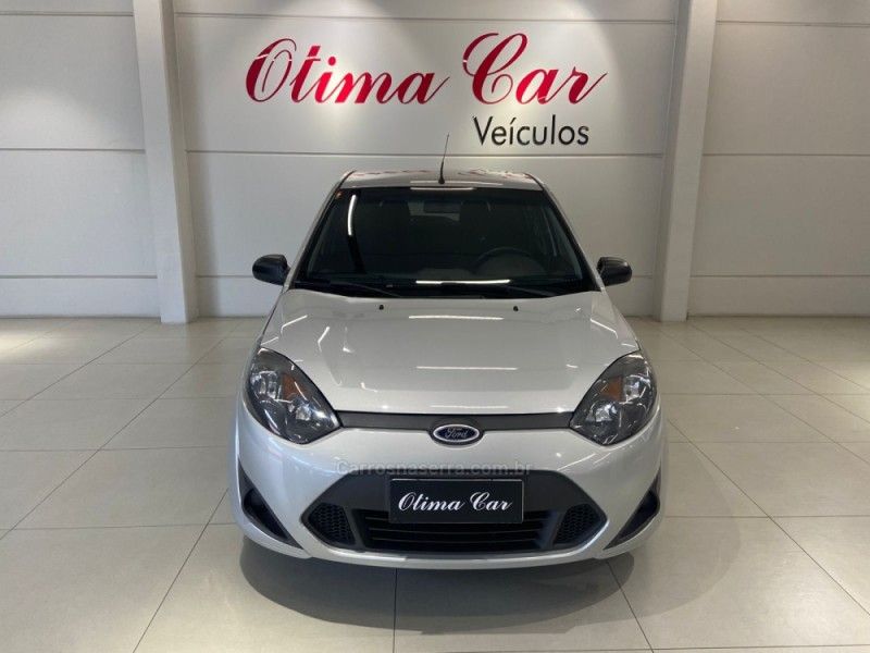 FORD FIESTA 1.0 ROCAM SE 8V 2013/2014 ÓTIMA CAR FLORES DA CUNHA / Carros no Vale