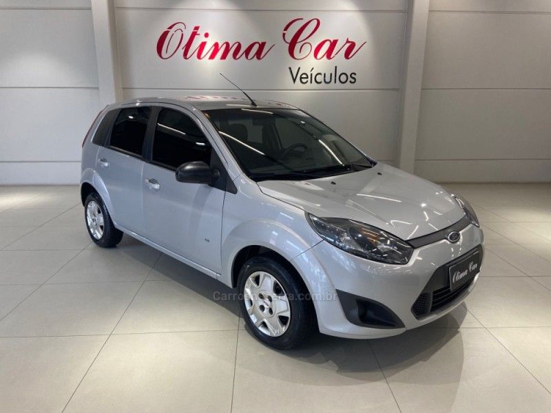 FORD FIESTA 1.0 ROCAM SE 8V 2013/2014 ÓTIMA CAR FLORES DA CUNHA / Carros no Vale
