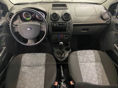 FORD FIESTA 1.0 ROCAM SE 8V 2013/2014 ÓTIMA CAR FLORES DA CUNHA / Carros no Vale