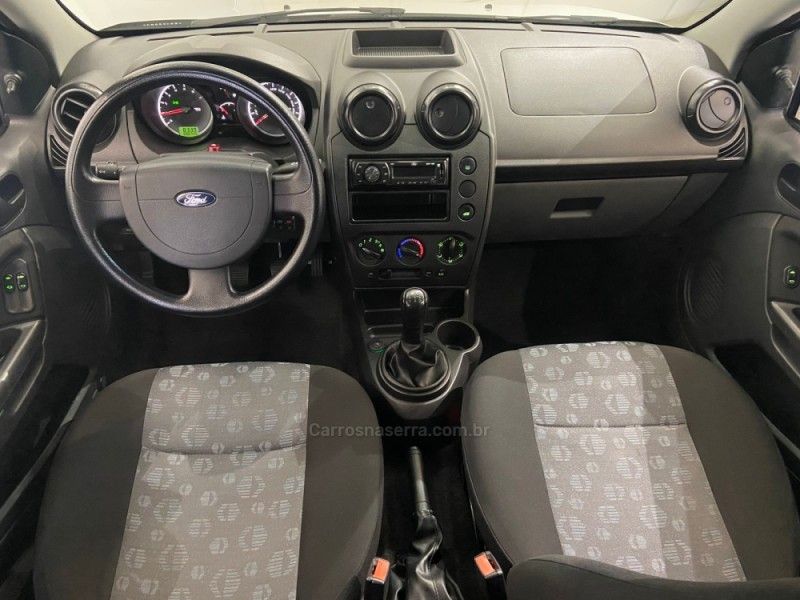 FORD FIESTA 1.0 ROCAM SE 8V 2013/2014 ÓTIMA CAR FLORES DA CUNHA / Carros no Vale