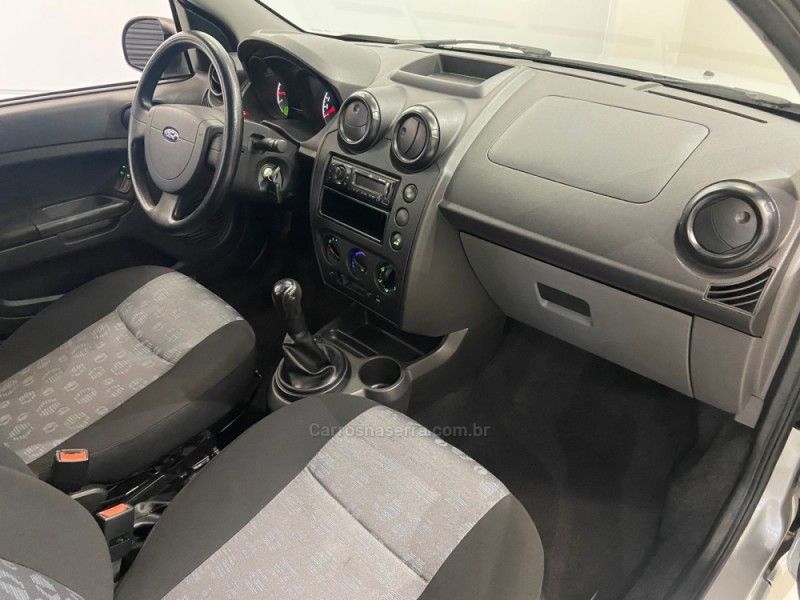 FORD FIESTA 1.0 ROCAM SE 8V 2013/2014 ÓTIMA CAR FLORES DA CUNHA / Carros no Vale