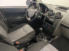 FORD FIESTA 1.0 ROCAM SE 8V 2013/2014 ÓTIMA CAR FLORES DA CUNHA / Carros no Vale