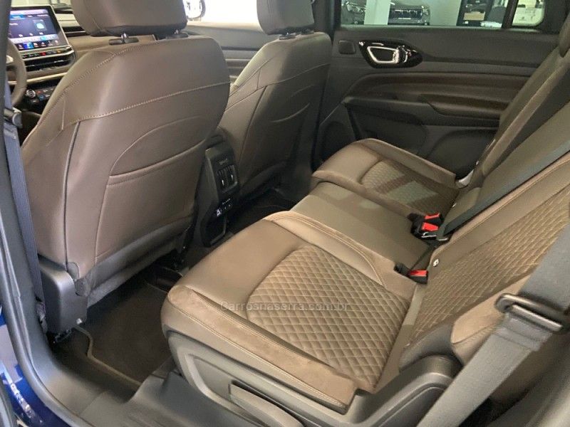 JEEP COMMANDER 2.0 OVERLAND HURRICANE 4X4 TURBO 2024/2025 ÓTIMA CAR FLORES DA CUNHA / Carros no Vale JEEP COMMANDER 2.0 OVERLAND HURRICANE 4X4 TURBO 2024/2025 ÓTIMA CAR FLORES DA CUNHA / Carros no Vale