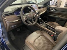 JEEP COMMANDER 2.0 OVERLAND HURRICANE 4X4 TURBO 2024/2025 ÓTIMA CAR FLORES DA CUNHA / Carros no Vale