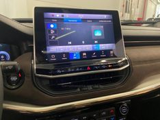 JEEP COMMANDER 2.0 OVERLAND HURRICANE 4X4 TURBO 2024/2025 ÓTIMA CAR FLORES DA CUNHA / Carros no Vale