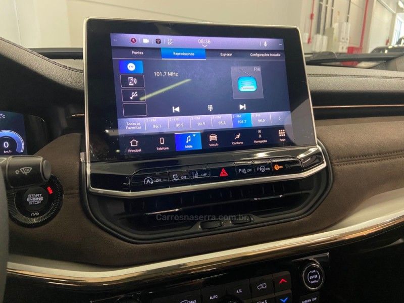 JEEP COMMANDER 2.0 OVERLAND HURRICANE 4X4 TURBO 2024/2025 ÓTIMA CAR FLORES DA CUNHA / Carros no Vale JEEP COMMANDER 2.0 OVERLAND HURRICANE 4X4 TURBO 2024/2025 ÓTIMA CAR FLORES DA CUNHA / Carros no Vale