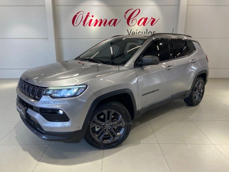 JEEP COMPASS 1.3 80 ANOS T270 16V TURBO 4X2 2021/2022 ÓTIMA CAR FLORES DA CUNHA / Carros no Vale