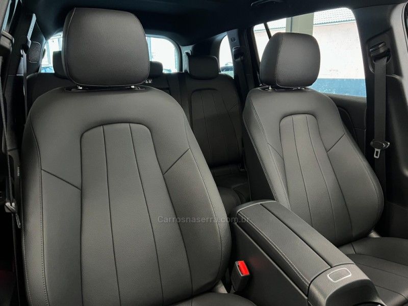 MERCEDES-BENZ GLB 220 2.0 PROGRESSIVE 16V TURBO HIBRIDO 2025/2026 ÓTIMA CAR FLORES DA CUNHA / Carros no Vale