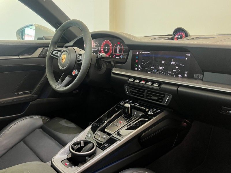 PORSCHE 911 3.0 CARRERA COUPÉ 2024/2025 ÓTIMA CAR FLORES DA CUNHA / Carros no Vale
